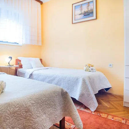 Appartamento Familienwohnung In *