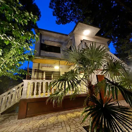 Familienwohnung In Appartamento Malinska